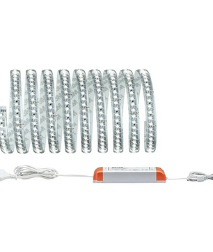 Das Paulmann MaxLED Basisset 3 m LED-Streifen in weiß von Paulmann, mit selbstklebender Rückseite, Netzadapter und weißem Stecker, ist auf weißem Hintergrund aufgewickelt dargestellt.