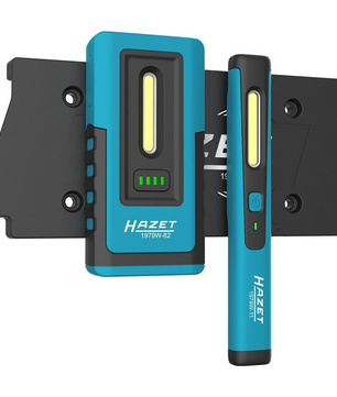 Das Hazet 1979NW/3 LED-Inspektionslampen-Set in Blau umfasst eine rechteckige und eine stiftförmige Hazet-Werkstattlampe, die beide auf einer schwarzen Halterung abgebildet sind.