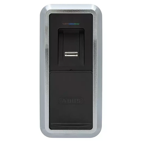 Der ABUS HomeTec Pro CFS3100 Bluetooth-Fingerscanner in Schwarz eignet sich ideal für den schlüssellosen Zugang und verfügt über eine kleine Leuchtanzeige; er ist mit dem ABUS HomeTec Pro-System kompatibel.