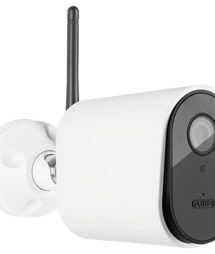 Die ABUS PPIC44520 WLAN-Außenkamera in Weiß verfügt über eine schwarze Vorderseite, eine schwarze Antenne und eine schwarze Wandhalterung. Diese ABUS-Sicherheitskamera nutzt bewährte IP-Sicherheitskameratechnologie und bietet eine hervorragende Infrarot-Nachtsicht für klare Bilder auch bei Nacht.