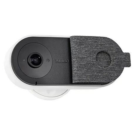 Weiße ABUS Privacy-Innenkamera mit einer strukturierten grauen Objektivabdeckung, die teilweise aufgeschoben ist – ideal für die Raumüberwachung als Überwachungskamera für den Innenbereich von ABUS.