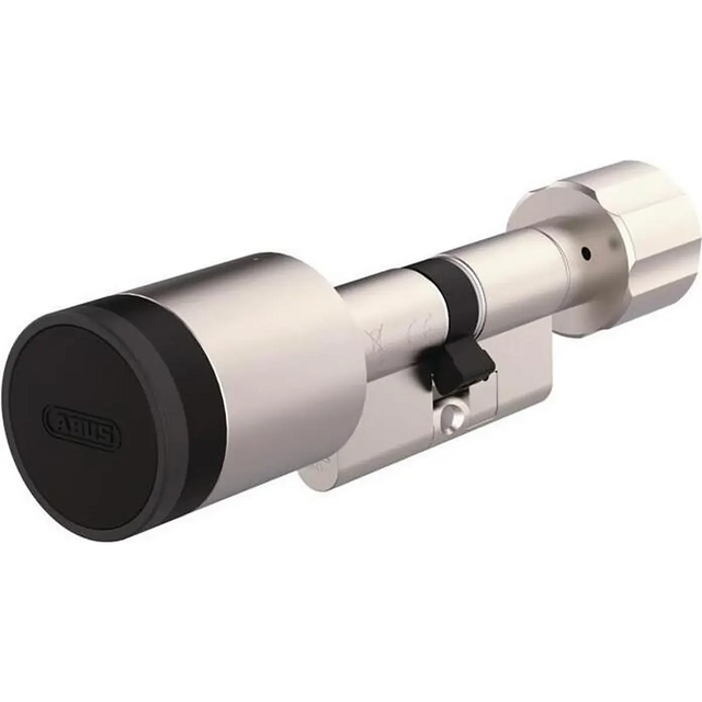 Der ABUS CYLOX One CFZ4100NM EPZ KZ Türzylinder in Silber besticht durch elegante schwarze Akzente und wird schräg auf weißem Hintergrund dargestellt. Dieser moderne, elektronische Türzylinder von ABUS ermöglicht den schlüssellosen Zugang und lässt sich bequem über die ABUS One App steuern.
