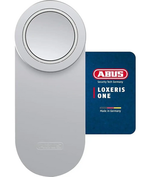 Der silberne ABUS LOXERIS One CFA4100S Türschlossantrieb von ABUS wird mit einer blauen Karte geliefert, auf der „ABUS Loxeris One Made in Germany“ steht.