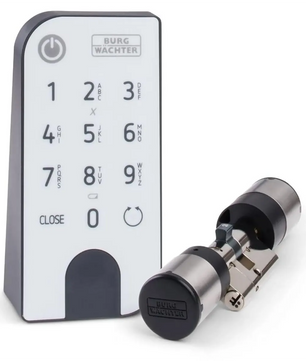 Das BURG-WÄCHTER secuENTRY easy 7601 PIN-Türschloss – silber und ein Zylinderschloss, beide der Marke BURG-WÄCHTER, sind auf weißem Hintergrund abgebildet. Dieses elektronische Türschloss bietet eine schlüssellose Zugangskontrolle für mehr Komfort und Sicherheit.
