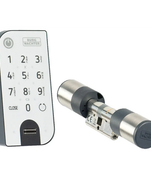 Das BURG-WÄCHTER secuENTRY easy 7602 FP Türschloss in Silber verfügt über eine Fingerabdruck-Tastatur für den schlüssellosen Zugang und ist vor weißem Hintergrund abgebildet.