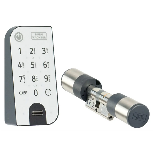 Das BURG-WÄCHTER secuENTRY easy 7602 FP Türschloss in Silber verfügt über eine Fingerabdruck-Tastatur für den schlüssellosen Zugang und ist vor weißem Hintergrund abgebildet.