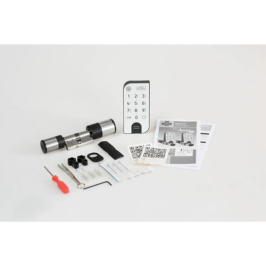 BURG-WÄCHTER secuENTRY easy 7602 FP Türschloss – silber: Komplettset mit Fingerabdruck-Tastatur, elektronischem Schließzylinder, Schraubendreher, Schrauben, Picks und Anleitung – auf weißem Hintergrund. Schlüsselloser Zugang dank modernem elektronischem Türschloss von BURG-WÄCHTER.