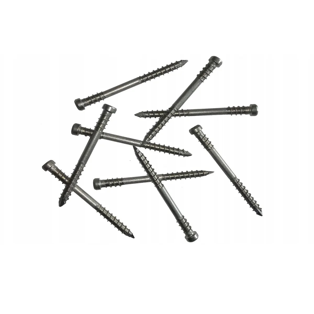 Neun SPAX 5 × 60 mm Terrassenschrauben der Marke SPAX sind auf einem weißen Hintergrund verteilt, wobei sich einige überlappen und in unterschiedlichen Winkeln angeordnet sind. Mit ihrer markanten grünen Oberfläche und aus robustem Edelstahl A2 gefertigt, bieten diese Schrauben außergewöhnliche Langlebigkeit und Zuverlässigkeit und eignen sich daher ideal zur Befestigung von Terrassendielen bei Terrassenprojekten im Außenbereich.