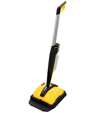 Der Wagner LEVARO PowerBrush 18V Terrassenreiniger in Gelb steht mit seinem langen Griff aufrecht vor einem weißen Hintergrund – ideal für die effiziente Reinigung von Außenflächen.