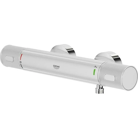 Die GROHE Precision Feel Duscharmatur - Chrom von Grohe ist eine wandmontierte Duscharmatur mit zwei runden Bedienknöpfen und klaren Temperaturmarkierungen.