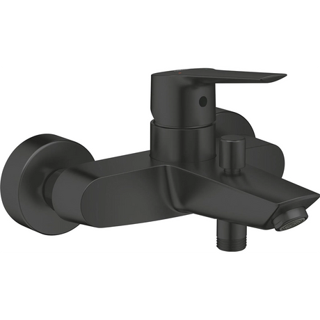 Die GROHE Start Badewannenarmatur von Grohe in Schwarz überzeugt mit modernem, mattem Design und abwärts gerichtetem Auslauf - perfekt für stilvolle Wandmontage an der Badewanne.