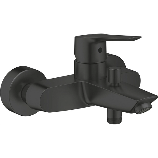 Die GROHE Start Badewannenarmatur von Grohe in Schwarz überzeugt mit modernem, mattem Design und abwärts gerichtetem Auslauf - perfekt für stilvolle Wandmontage an der Badewanne.