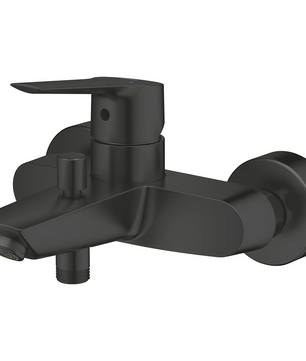 Die GROHE Start Badewannenarmatur - schwarz von Grohe zeichnet sich durch eine mattschwarze Oberfläche, einen Einhebelgriff und ein schlankes, wandmontiertes Design aus - ideal für moderne Badewannen.
