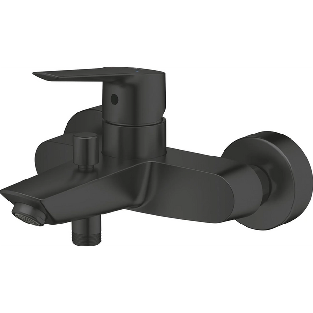 Die GROHE Start Badewannenarmatur - schwarz von Grohe zeichnet sich durch eine mattschwarze Oberfläche, einen Einhebelgriff und ein schlankes, wandmontiertes Design aus - ideal für moderne Badewannen.