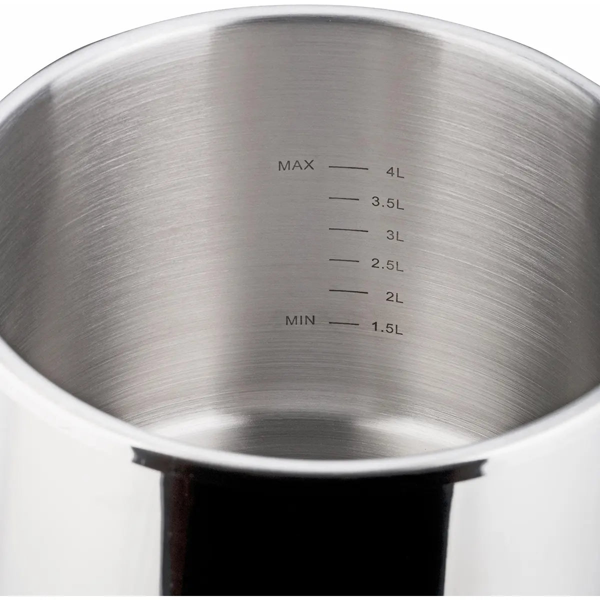Nahaufnahme des GSW easy Click Schnellkochtopfes - silber's Edelstahlbehälter, hergestellt aus hochwertigem Edelstahl 18/8, mit innenliegenden Messmarkierungen von 1,5L (MIN) bis 4L (MAX) - perfekt für präzises Kochen.