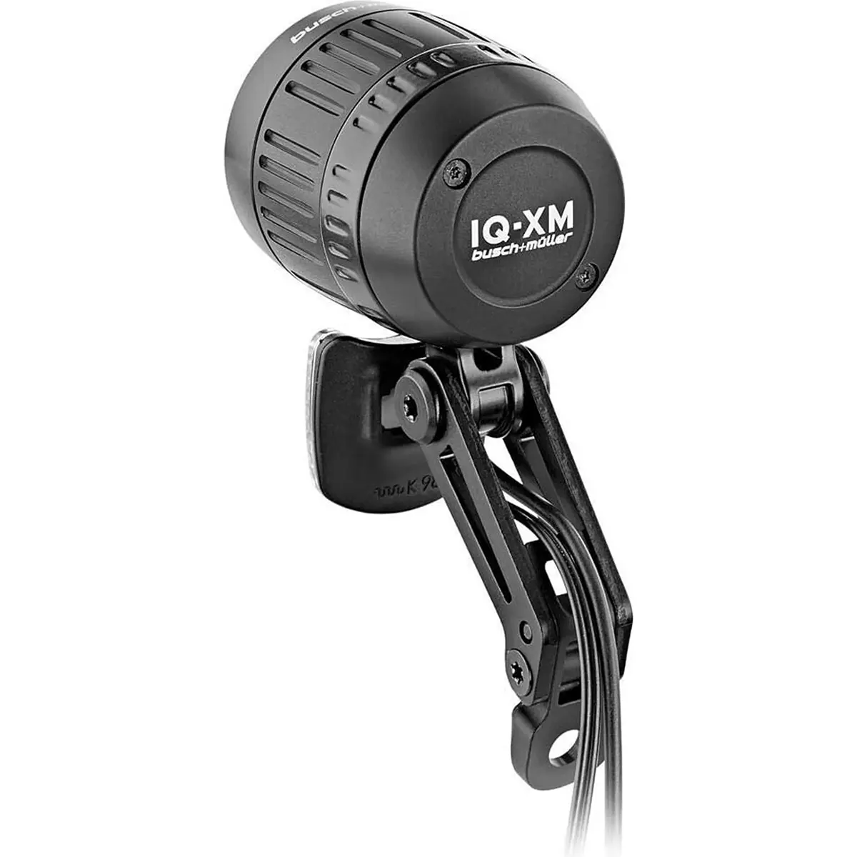 Der schwarze Busch & Müller Lumotec IQ-XM Dynamoscheinwerfer mit Halterung und Verkabelung ist in der Seitenansicht zu sehen; er verfügt über eine StVZO-Zulassung und Fernlichtfunktion für erhöhte Sichtbarkeit.