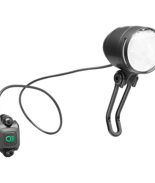 Der Busch & Müller IQ-XS High Beam Dynamoscheinwerfer in schwarz verfügt über einen kabelgebundenen Lenkerschalter mit grünem Einschaltknopf und eine Fernlichtfunktion für bessere Sichtbarkeit auf Ihren Fahrten.