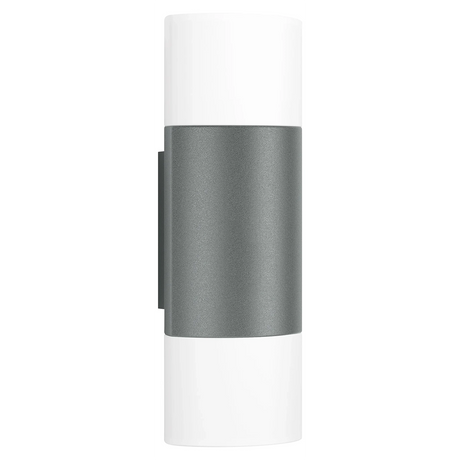 Die Steinel L 910 Außenleuchte – grau ist eine moderne, zylindrische Wandleuchte mit weißem Ober- und Unterteil sowie einem grauen Metallstreifen in der Mitte, die ein elegantes Up- und Downlight-Design bietet. Ideal als LED-Außenleuchte für moderne Außenbereiche.