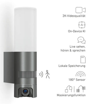 Die STEINEL L 625 CAM SC Außen-Wandleuchte von Steinel in Silber vereint stilvolles Design mit 2K-Überwachungskamera, KI, Audiofunktion, 180°-Bewegungssensor und sorgt so für moderne Sicherheit an Ihrem Zuhause.