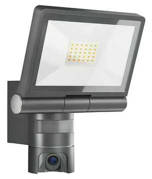 Die STEINEL XLED CAM2 SC Außen-Wandleuchte von Steinel in Schwarz kombiniert LED-Beleuchtung mit integrierter 2K-Kamera für effektive Videoüberwachung, montiert an einer Wandhalterung.