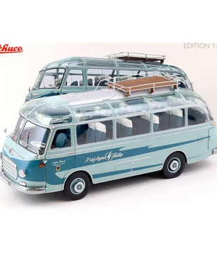 Zwei blaue Schuco 1:18 Setra S6 Reisebus "Kraichgau Falke" von 1956 mit großen Fenstern und Dachgepäckträgern - ideale Sammlerstücke für Liebhaber.