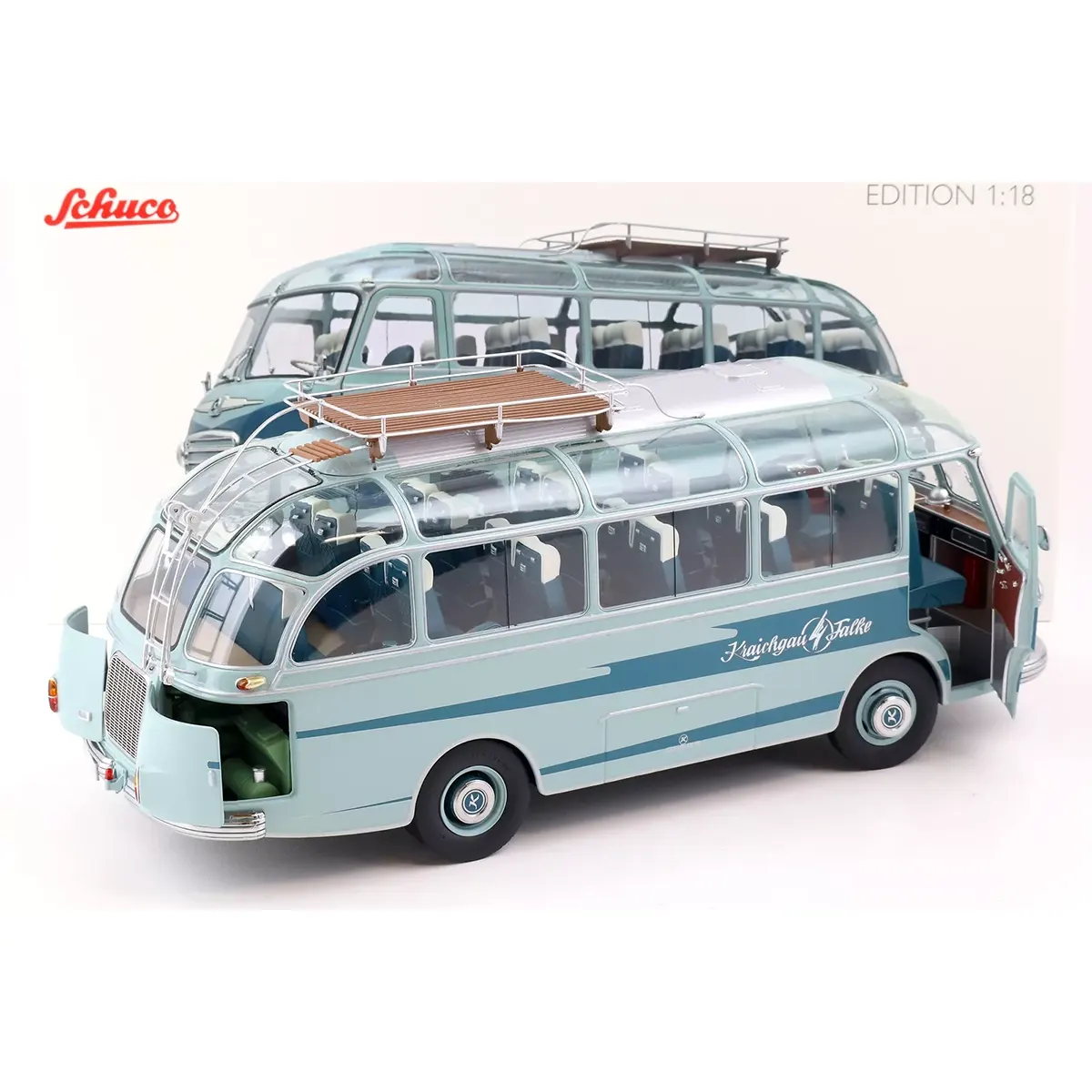 Zwei blaue Setra S6 Reisebusse "Kraichgau Falke" aus dem Jahr 1956 von Schuco. Der Schuco 450034900 ist ein detailliertes 1:18 Sammlermodell, perfekt für Sammler.