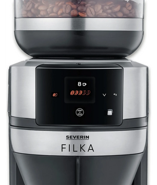 Nahaufnahme des Severin Filterkaffee-Vollautomaten FILKA KA 4853 mit Kaffeebohnen im oberen Fach und einem Edelstahl-Kegelmahlwerk für perfekten Filterkaffee.