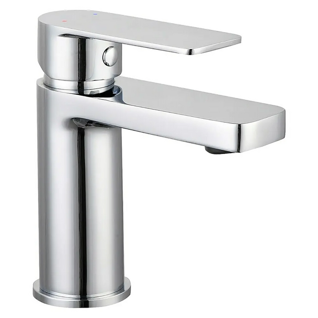 Die Camargue Cadiz Waschtischarmatur in Silber von Camargue überzeugt mit zylindrischem Sockel, Chromoberfläche und elegantem Einhebel-Design für einfache Bedienung.