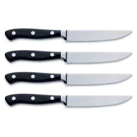 Vier „Friedr.Dick Premier Plus“-Steakmesser mit schwarzen Griffen und silbernen Klingen aus dem „F. DICK Premier Plus Steakmesser-Set – schwarz“ sind horizontal in einer Reihe auf weißem Hintergrund angeordnet.