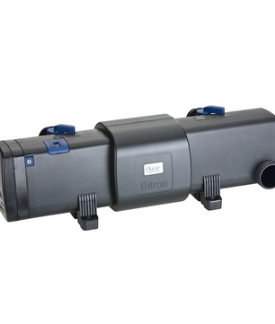 Das Oase Bitron C 55 W (56823) UVC-Vorklärgerät in schwarz, mit zwei Einstellrädern, Lüftungsschlitzen und Halterungen, sorgt für effiziente Teichwasseraufbereitung; Produkt von Oase auf weißem Hintergrund.
