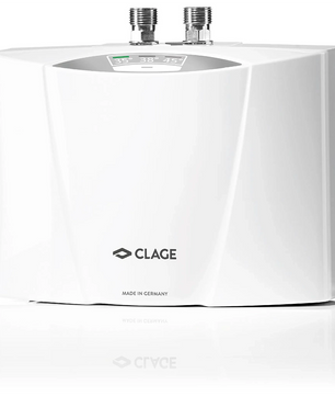 Der Clage MCX 3 Durchlauferhitzer in weiß ist ein kompakter Elektro-Tankless-Wassererhitzer mit Digitalanzeige und zwei oberen Rohranschlüssen für eine effiziente Warmwasserversorgung.