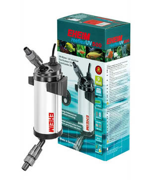 Der EHEIM reeflexUV 500 UV-C-Klärer – schwarz, ein Sterilisator für Aquarien, wird neben seiner Verpackung mit Fischmotiven und Produktdetails abgebildet. Damit eignet er sich ideal für die Aquarienwasserpflege und fügt sich perfekt in die EHEIM reeflexUV-Produktreihe ein.