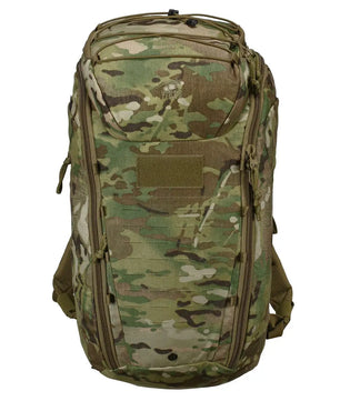 Der Rucksack „Tasmanian Tiger Modular Pack 30“ – Multicam von Tasmanian verfügt über gepolsterte Schultergurte, Fächer mit Reißverschluss und ein MOLLE-System zur vielseitigen Befestigung von Ausrüstung; abgebildet auf weißem Hintergrund.