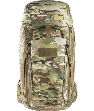 Der Rucksack „Tasmanian Tiger TT Modular Pack 45 Plus“ in Multicam-Optik von Tasmanian verfügt über zahlreiche Reißverschlüsse und Fächer und ist hier von vorne abgebildet.