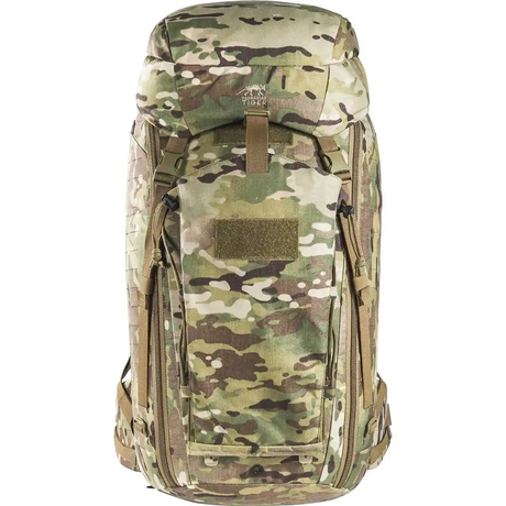 Der Rucksack „Tasmanian Tiger TT Modular Pack 45 Plus“ in Multicam-Optik von Tasmanian verfügt über zahlreiche Reißverschlüsse und Fächer und ist hier von vorne abgebildet.
