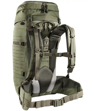 Der Rucksack „Tasmanian Tiger TT Modular Pack 45 Plus“ in Grün verfügt über gepolsterte Schultergurte, ein Netz-Rückenteil, verstellbare Schnallen und ein vielseitiges MOLLE-System – ideal als Einsatzrucksack.