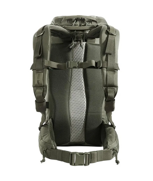 Der Rucksack „Tasmanian Tiger TT Modular Pack 30 IRR“ in Grau/Grün ist hier von hinten zu sehen. Zu erkennen sind die gepolsterten Schultergurte, ein belüftetes Mesh-Einsatz und ein vielseitiges MOLLE-System zum Befestigen von Ausrüstung.