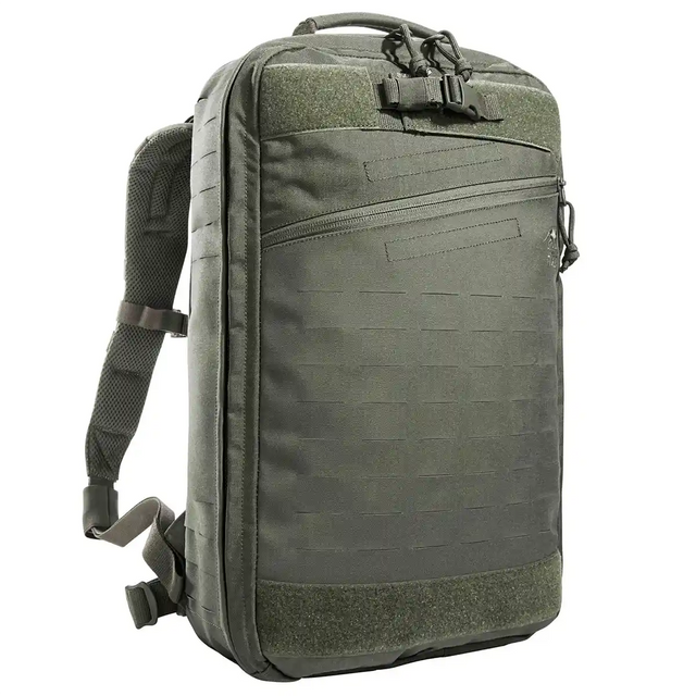 Der „Tasmanian Tiger Medic Assault Pack L MKII IRR“-Rucksack von Tasmanian ist ein grüner taktischer Rucksack mit gepolsterten Trägern, einer Fronttasche mit Reißverschluss und MOLLE-Gurtband – ideal, um medizinische Ausrüstung sicher und effizient zu transportieren.