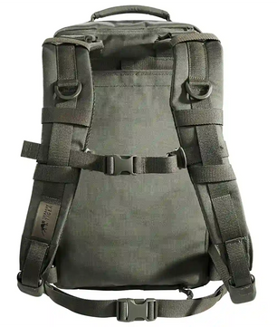Der Rucksack „Tasmanian Tiger Medic Assault Pack L MKII IRR“ von Tasmanian in Grün ist hier von hinten zu sehen, mit gepolsterten Trägern und verstellbaren Schnallen – ideal für den sicheren Transport von medizinischer Ausrüstung.