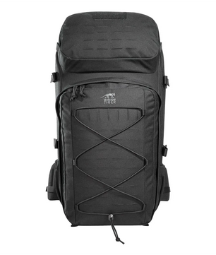 Der „Tasmanian Tiger TT“ Einsatzrucksack in Schwarz von Tasmanian verfügt über ein Bungee-Seil an der Vorderseite, eine obere Klappe und Seitentaschen – ideal für Outdoor-Abenteuer. Abgebildet vor weißem Hintergrund.
