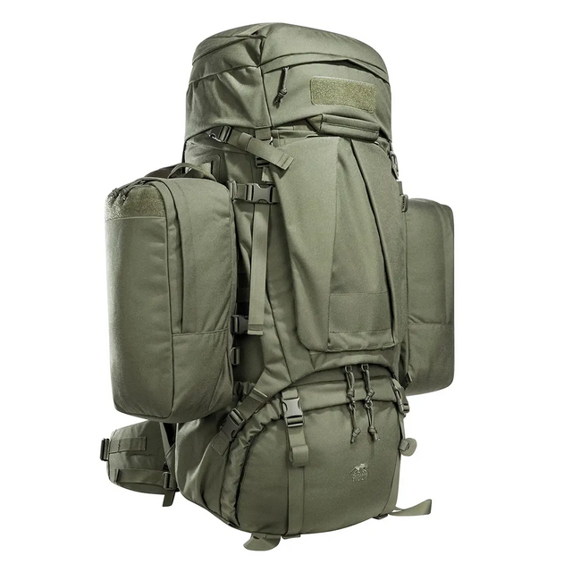 Der „Tasmanian Tiger TT Mil Ops Pack 80+24“ Einsatzrucksack in Grün verfügt über zahlreiche Fächer, Riemen und gepolsterte Schultergurte – ideal für Survival-Abenteuer oder als Einsatzrucksack auf anspruchsvollen Wanderwegen.