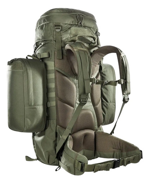 Der „Tasmanian Tiger TT Mil Ops Pack 80+24“ Einsatzrucksack in Grün verfügt über gepolsterte Schultergurte, einen Hüftgurt und zahlreiche Fächer – ideal für Survival-Abenteuer. Von Tasmanian von hinten gezeigt.