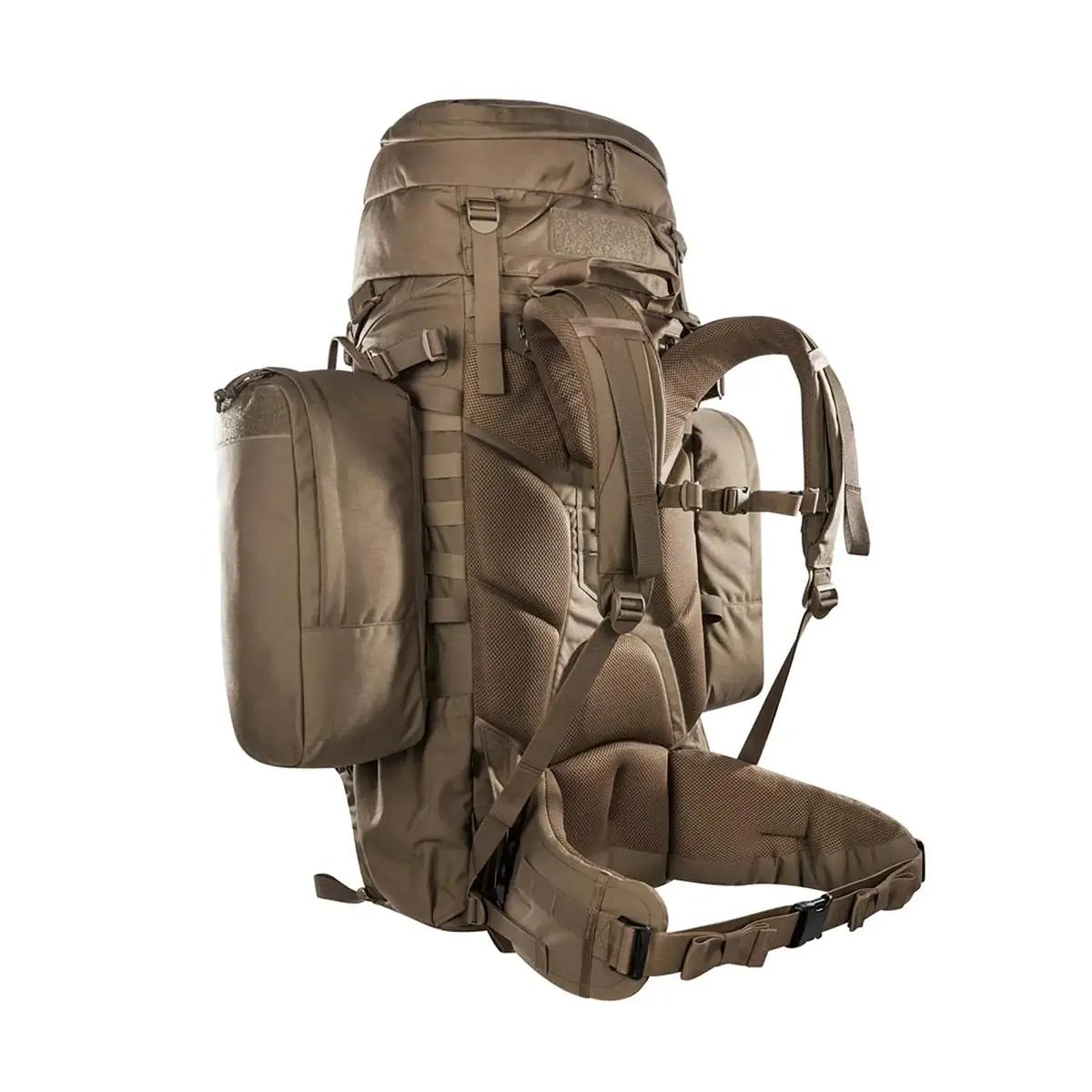 Der Einsatzrucksack „Tasmanian Tiger TT Mil Ops Pack 80+24“ in Braun verfügt über gepolsterte Schultergurte, einen Hüftgurt und zahlreiche Fächer – ideal für taktische Wanderungen. Abgebildet auf weißem Hintergrund.