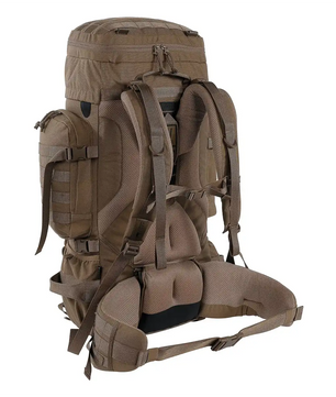 Tasmanian Tiger TT Raid Pack MKIII 52L Militärrucksack in Braun, mit gepolsterten Schultergurten, V2 Plus-Tragesystem, Hüftgurt und mehreren Fächern. Abgebildet ist die Rückansicht.