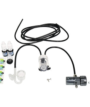 Die JBL PROFLORA CO2 BASIS SET V Düngeanlage von JBL in Schwarz enthält Schläuche, Flaschen, Werkzeuge und Zubehör für gesunde Süßwasser-Aquarienpflanzen - alles übersichtlich arrangiert vor weißem Hintergrund.