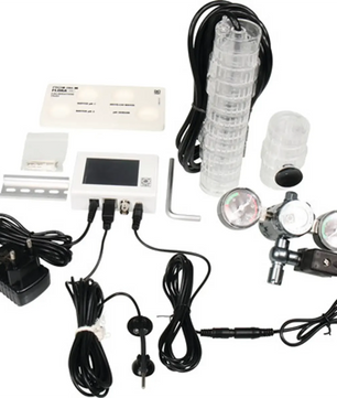 Die JBL PROFLORA CO2 Professional SET V Düngeanlage von JBL in Schwarz bietet digitalen Controller, automatische CO2-/pH-Regelung, Kabel, Netzadapter, Schläuche und Manometer für Ihr Aquarium.