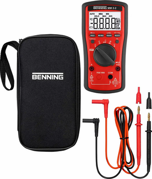 Benning MM 2-2 Multimeter - rot von Benning mit Display, schwarzem Tragekoffer, Messleitungen, Krokodilklemmen und kontaktloser Phasenprüfung für sichere, genaue Messungen.