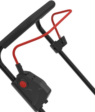 Nahaufnahme eines schwarz-roten Griffs mit Powerknopf, aus dem Güde Akku-Rasenmäher RM 18-0 mit bürstenloser Motortechnik.