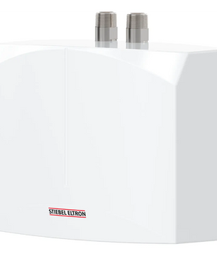 Der STIEBEL ELTRON DNM 6 Durchlauferhitzer in weiß ist ein kompakter, rechteckiger Durchlauferhitzer mit zwei oberen Metallanschlüssen - perfekt für effizientes Warmwasser an Ihrem Handwaschbecken.