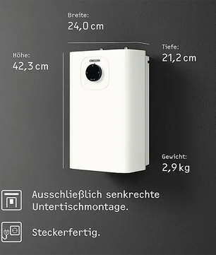 Der STIEBEL ELTRON UFP 5 Trend Kleinspeicher – weiß ist ein weißes, rechteckiges Gerät, das an einer dunklen Wand montiert ist und über beschriftete Maßangaben sowie Symbole verfügt, die eine einfache Installation und den sofortigen Einsatz ermöglichen; ideal als kompakter Warmwasserspeicher und perfekt für die Untertischmontage geeignet.